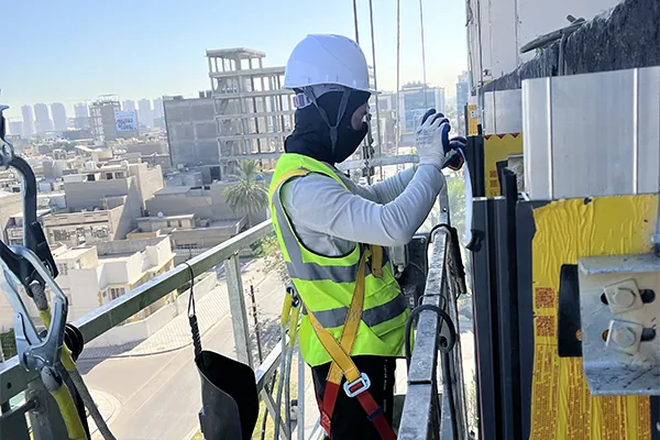 Stick curtain wall installation bay by bay in Baghdad